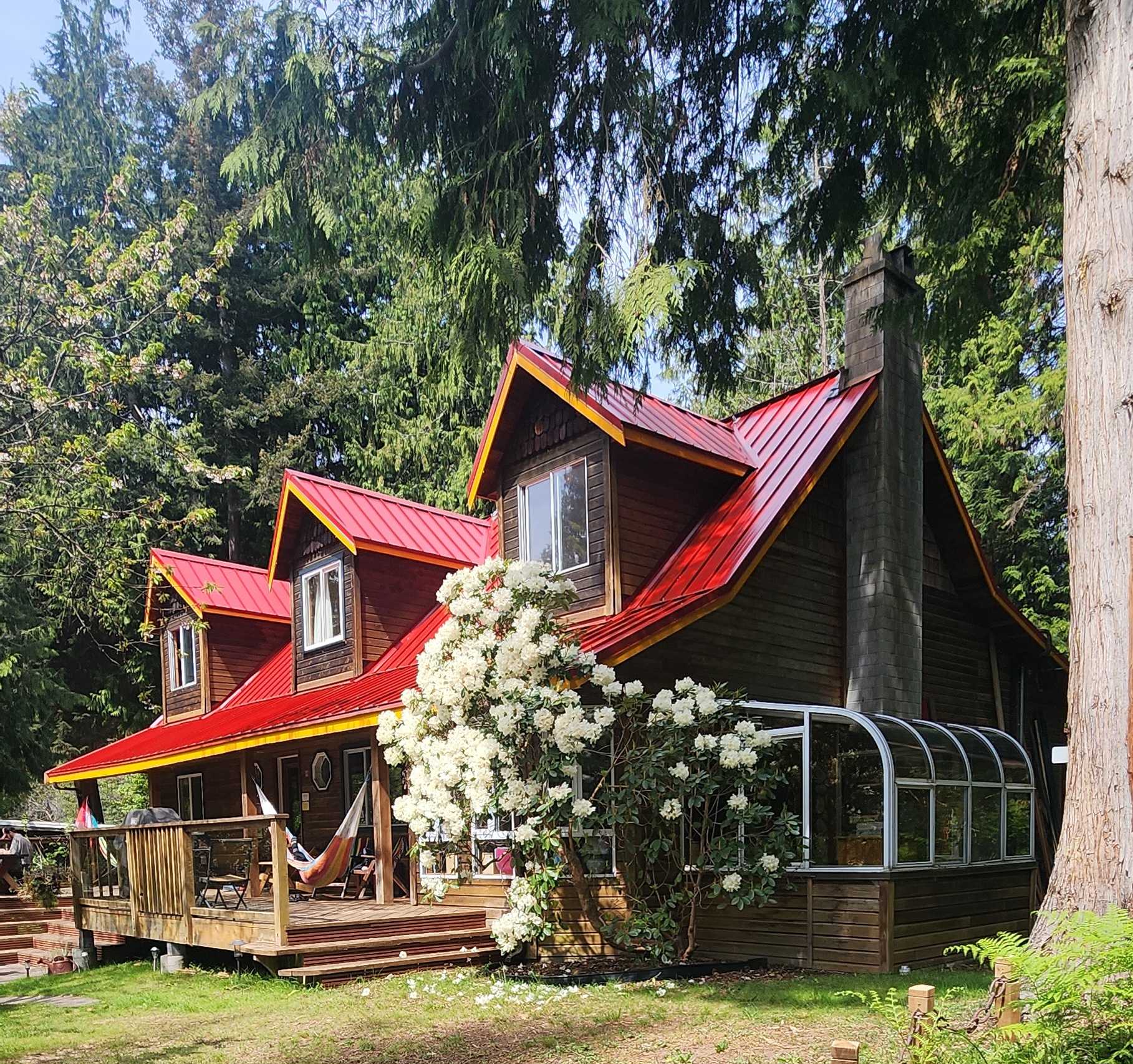 Up The Creek Backpacker's B&B - front